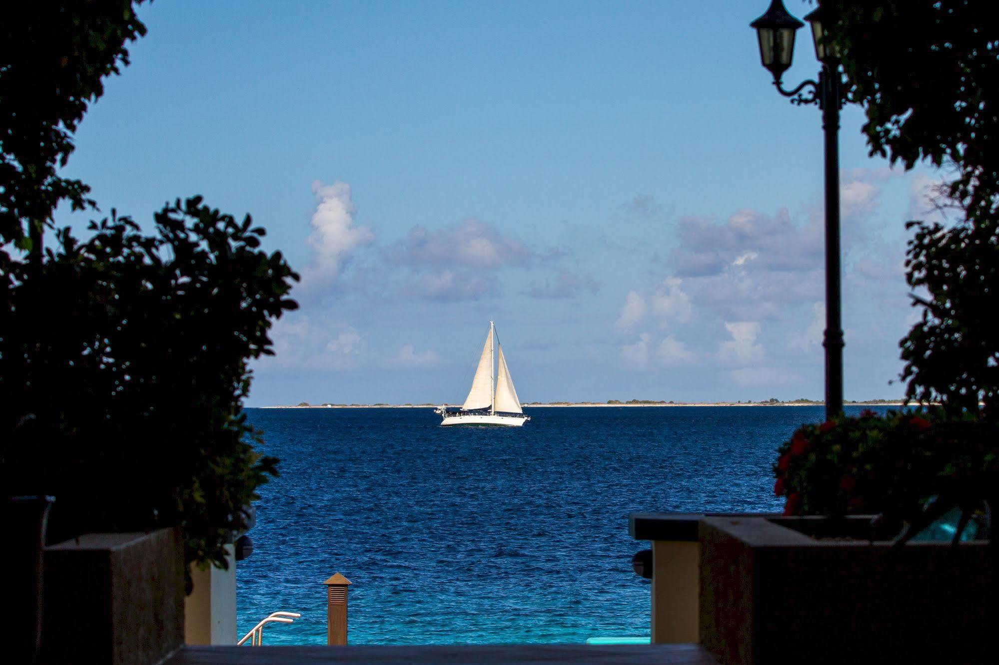 The Bellafonte - Luxury Oceanfront Hotel Kralendijk Kültér fotó